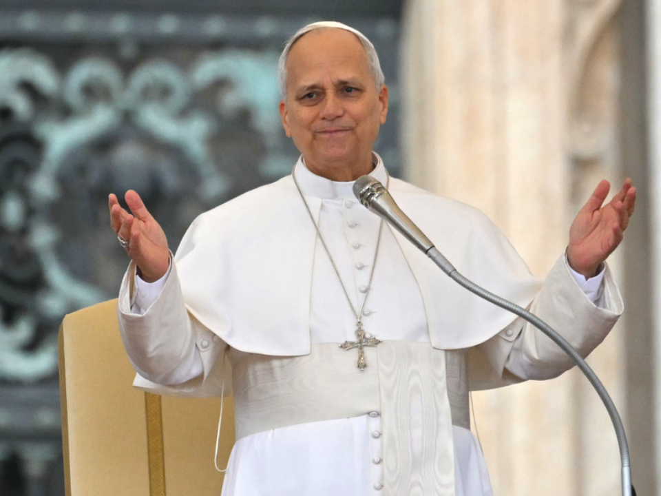 Papst-Leo-XIV-feiert-erste-Christmette-im-Petersdom