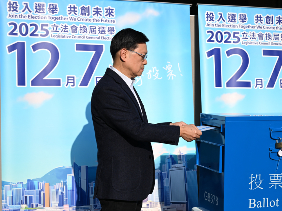 Regierungschef John Lee hielt an Wahltermin fest