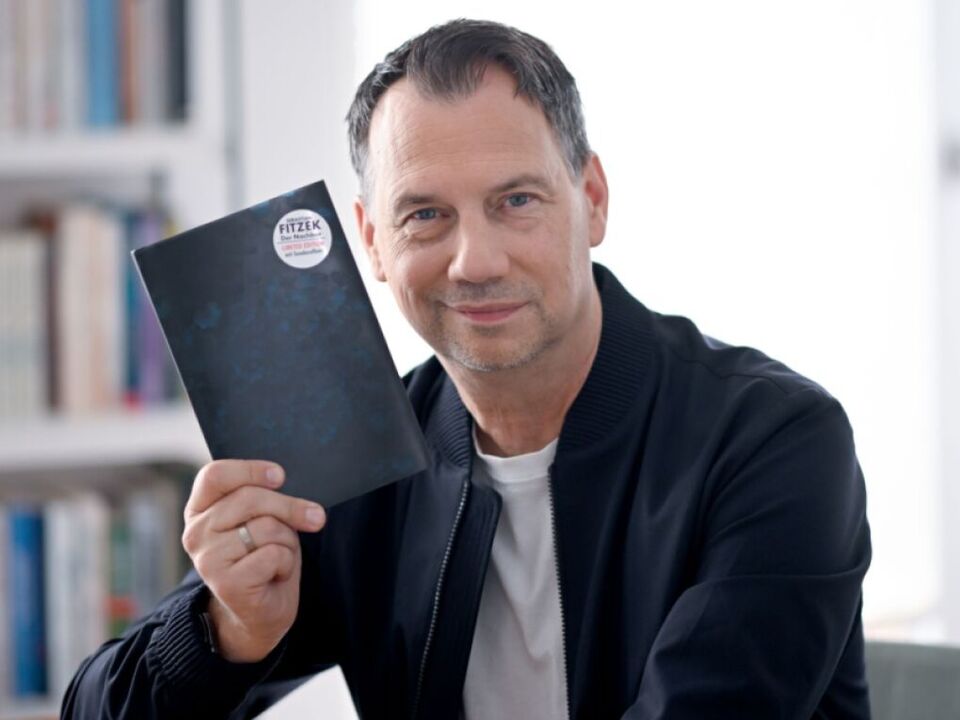 Fitzek-st-t-mit-B-chergeschenken-auf-wenig-Begeisterung