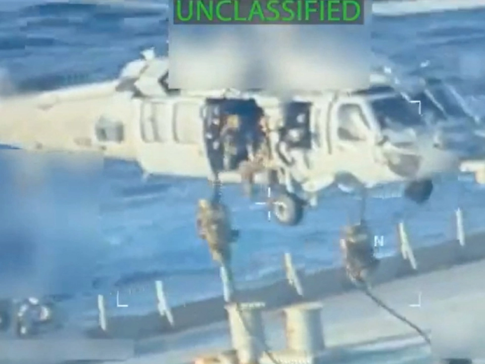 US-Soldaten beim Entern des Öltankers