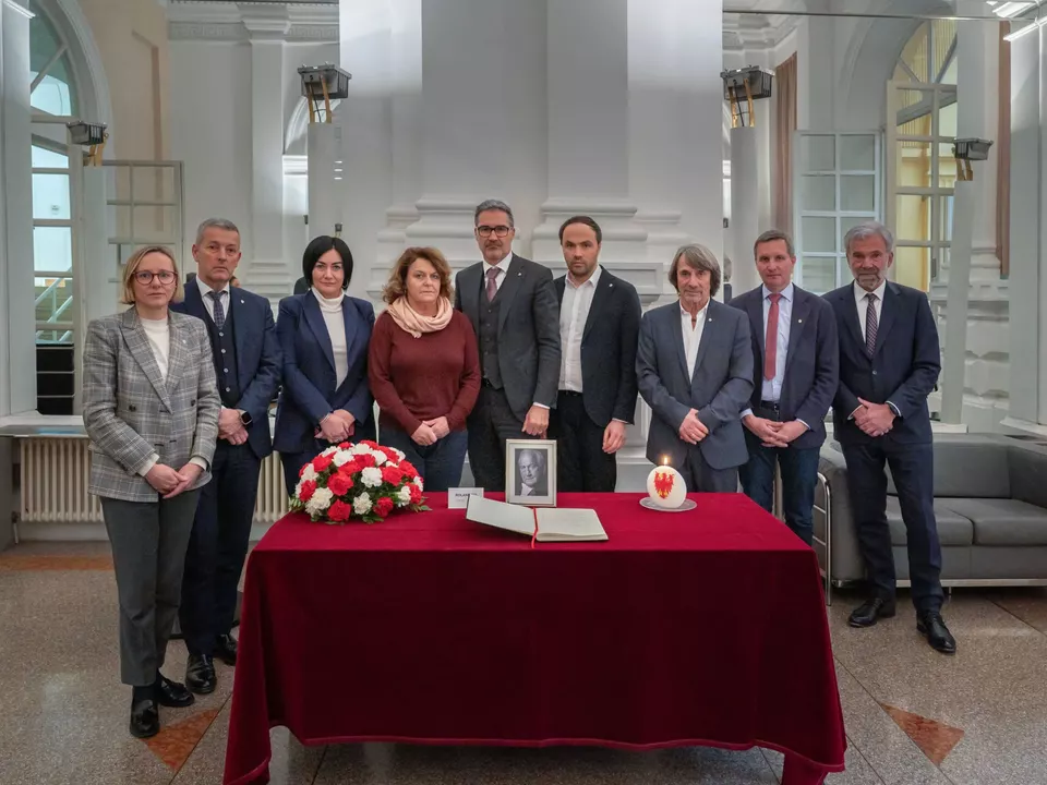 20260113_Unterschrift Kondolenzbuch Roland Riz_greta stuefer 3