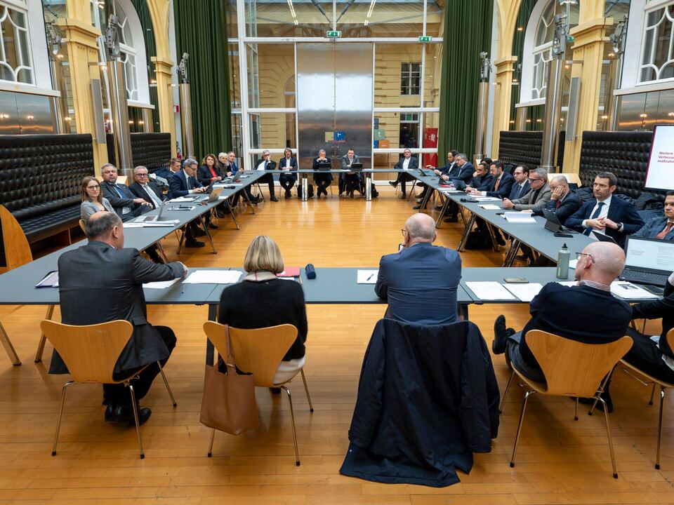 Personalaufnahme-beim-Land-Landesregierung-optimiert-Verfahren