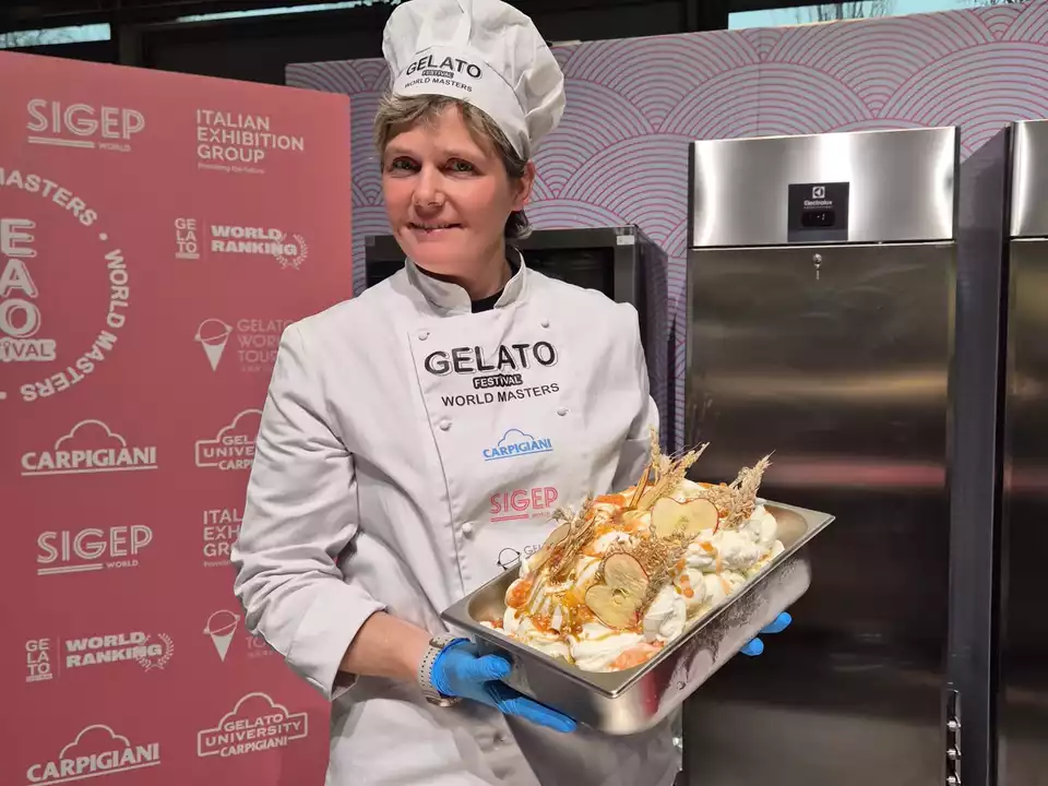 2a36ff58-0a75-409d-8591-e97279c4e289