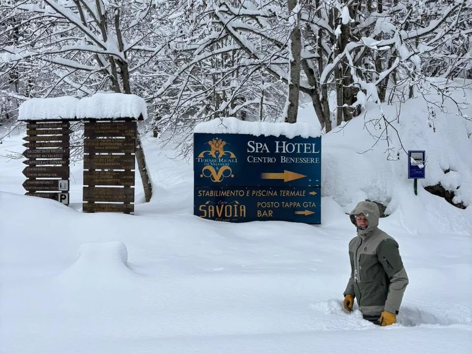 Tiefschnee bis zum Becken, Wanderer