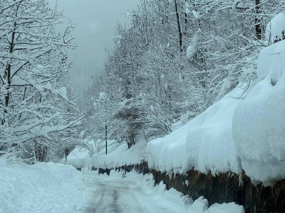 Italien-Zwei-Meter-Schneeh-he-erreicht