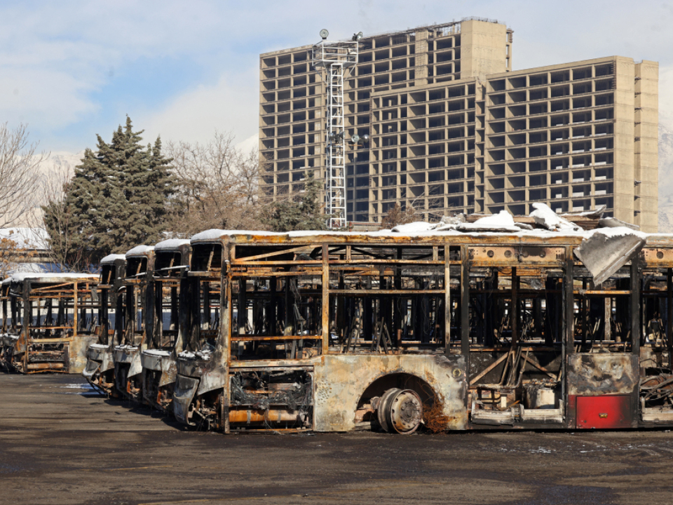 Iranisches-Staats-TV-3-117-Tote-bei-Protesten