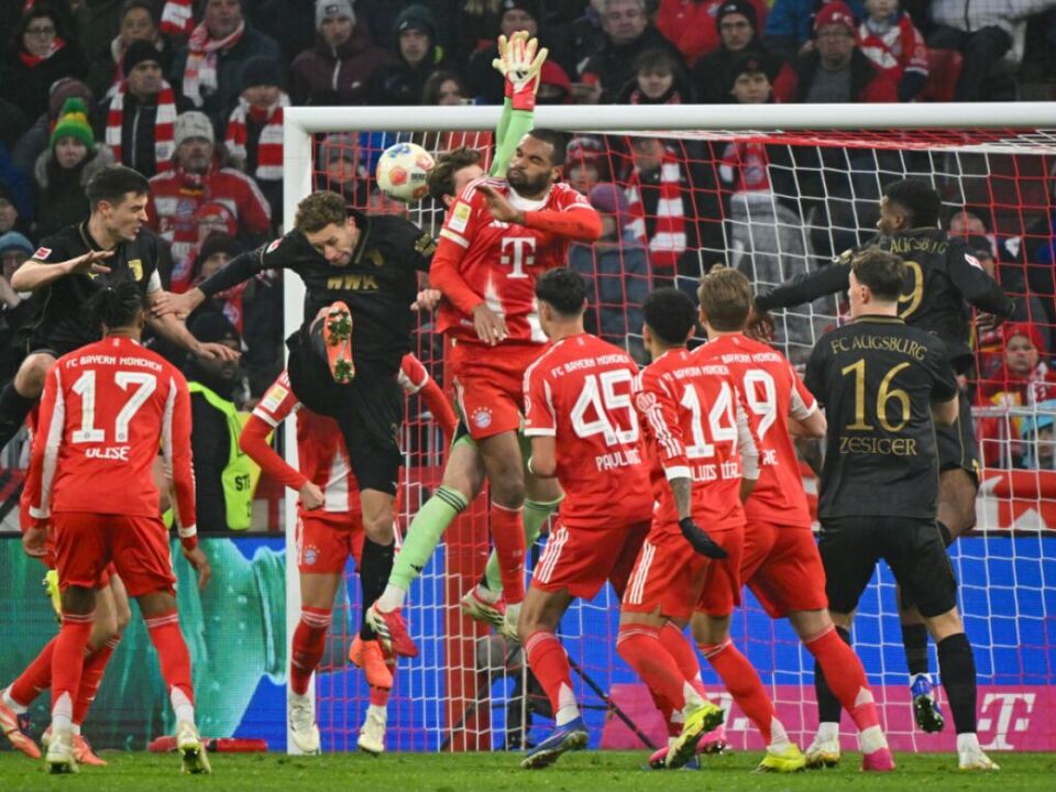 Erste-Liga-Saisonpleite-f-r-Bayern-Heim-1-2-gegen-Augsburg