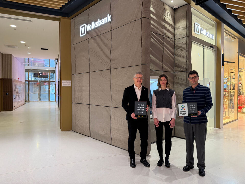 Geldautomat-mit-Dolomiten-Design