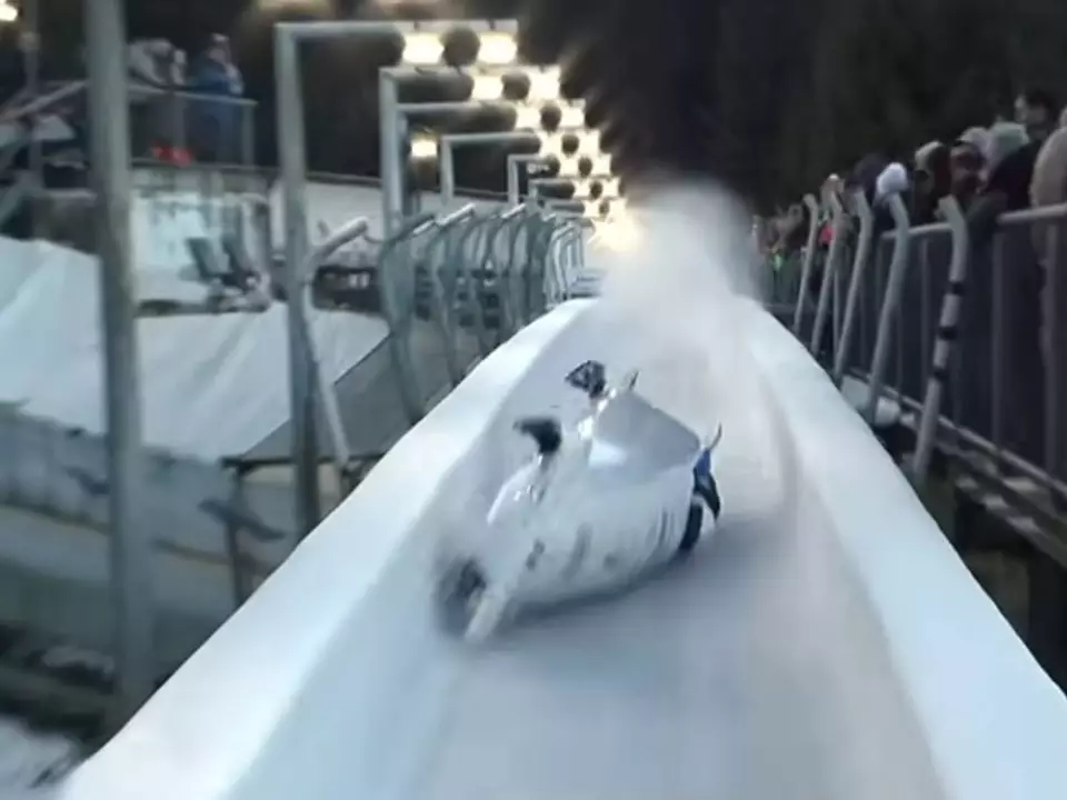 Schwerer Bob-Sturz in Altenberg: Baumgartner bleibt unverletzt