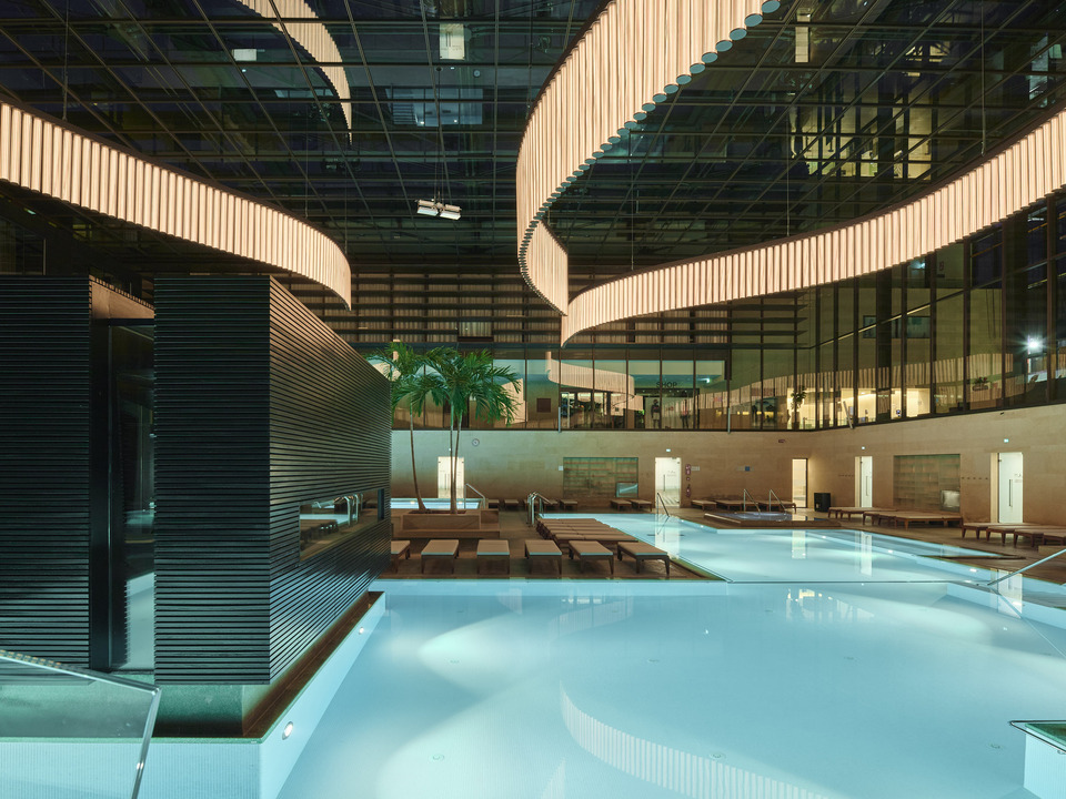 therme-meran-blickt-auf-ein-erfolgreiches-jubil-umsjahr-2025-zur-ck