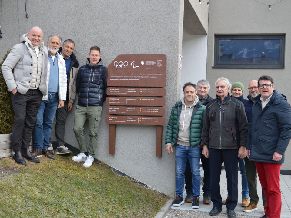 Olympiatafeln-in-St-Lorenzen-ehren-erfolgreiche-Wintersportler