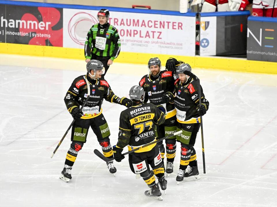 Beherzt-k-mpfende-W-lfe-beenden-mit-Galavorstellung-die-Siegesserie-von-Salzburg