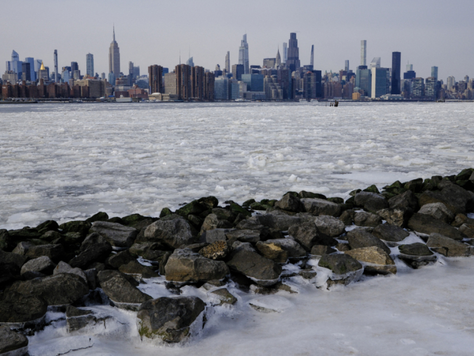 F-hrbetrieb-in-New-York-weitestgehend-eingestellt