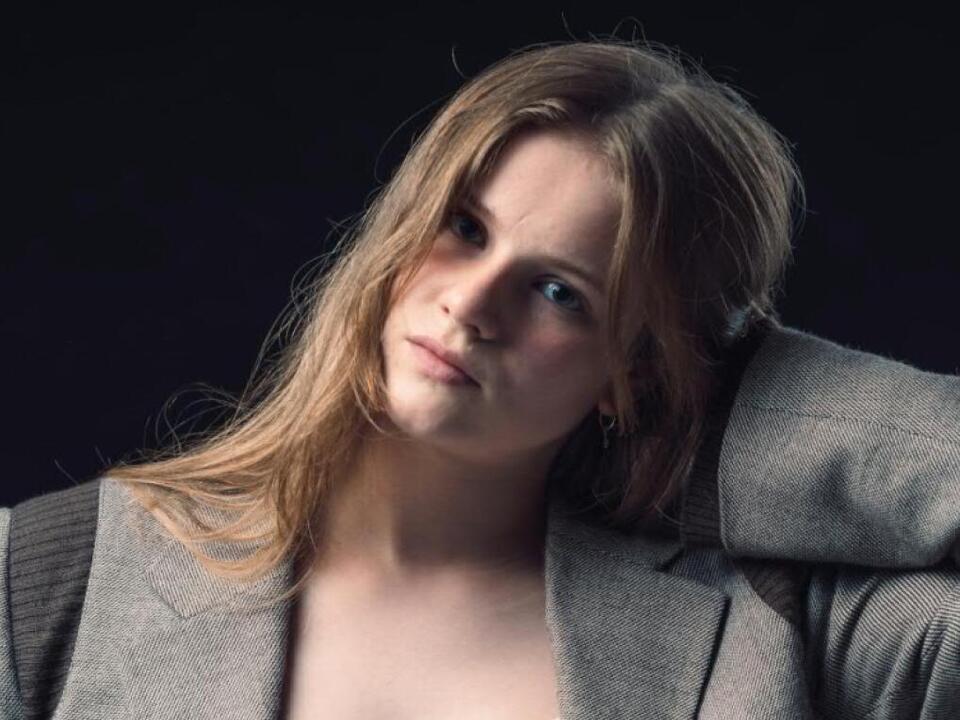 Tiroler-Schauspielerin-Warenski-im-Saarbr-cker-Preisrennen