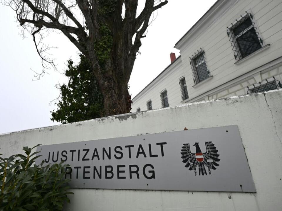 Ermittlungen-gegen-zw-lf-Beamte-nach-Tod-eines-Insassen