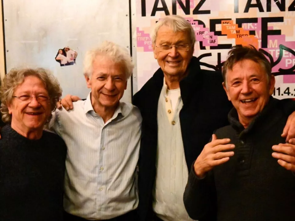 Gerhard Polt (zweiter von rechts) und die Well-Brüder