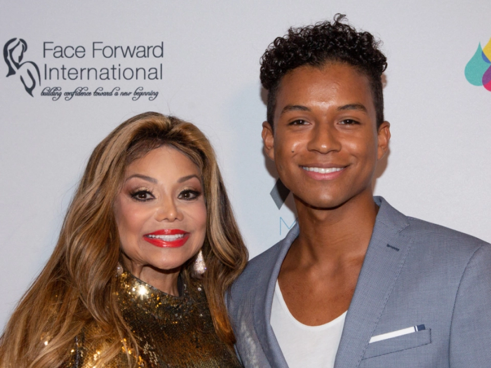 Jaafar Jackson an der Seite von Toya Jackson