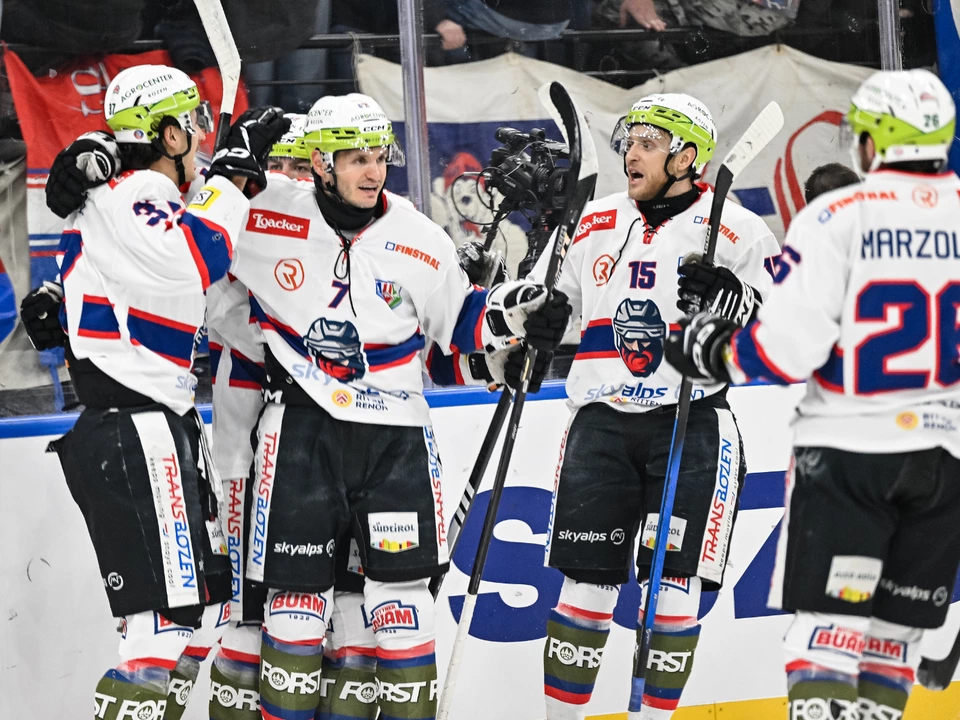 Jubel-gioia_Rittner_Buam_SkyAlps-Wipptal_Broncos_Weihenstephan_10_01_25_Credits_Diego_Barbieri