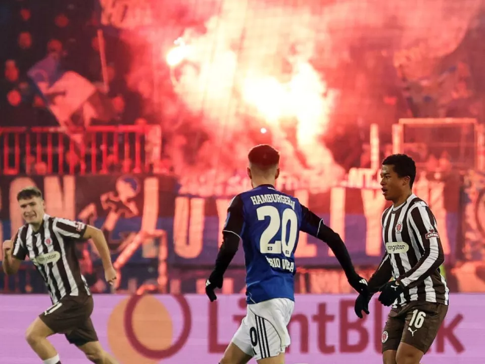 Keine Tore, aber viel Pyrotechnik am Millerntor