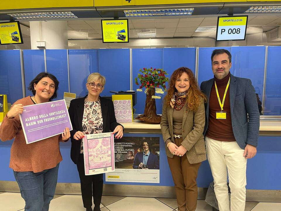 -Baum-der-Freundlichkeit-im-Postamt-am-Hadrianplatz