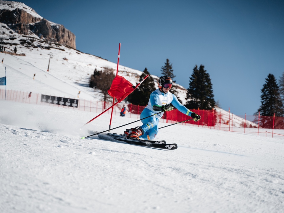 Nach-Snowboardern-nun-auch-Telemarker-in-Carezza-Dolomites
