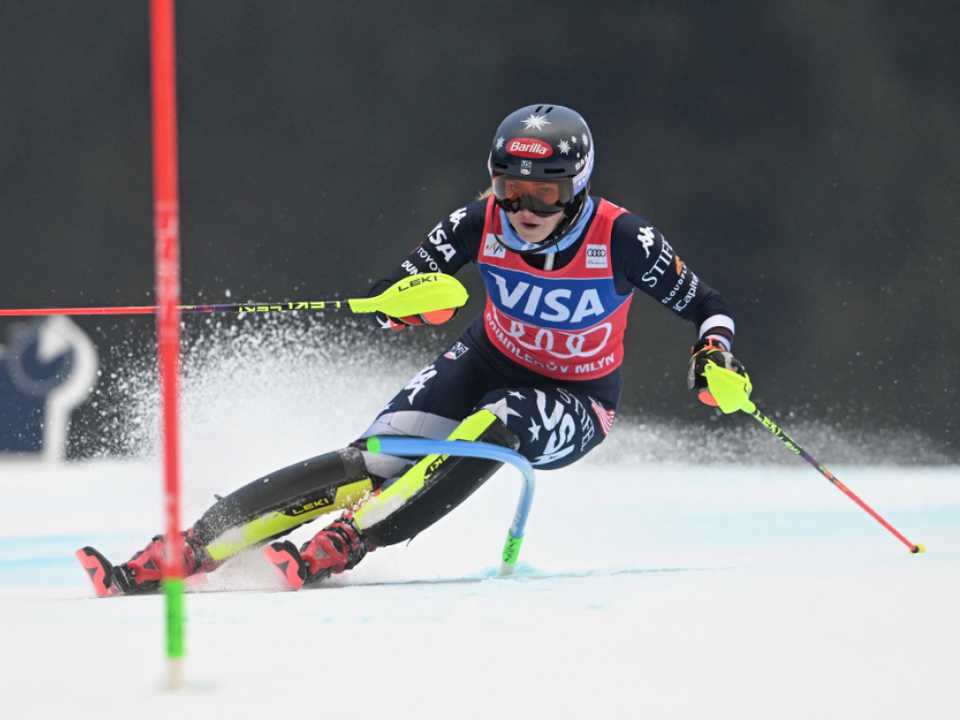 Shiffrin-fixiert-mit-Sieg-vorzeitig-Slalom-Kugel