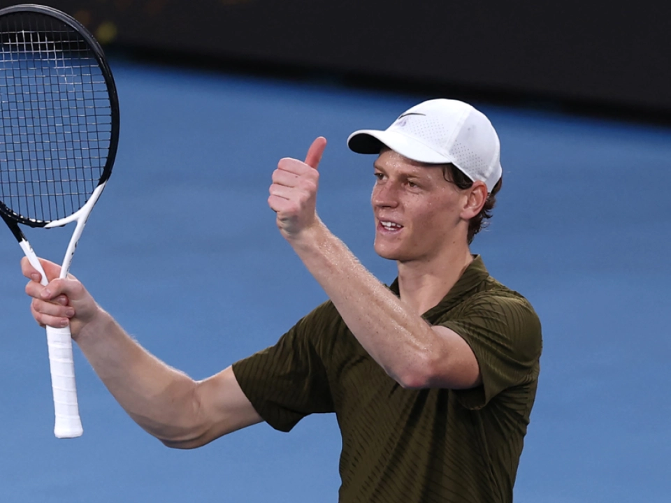 Sinner wieder ein Winner – Mit Drei-Satz-Sieg ins Viertelfinale