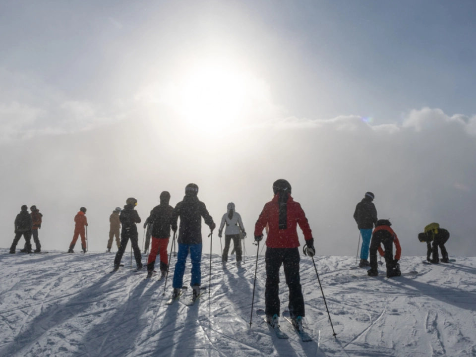 Viel los auf den Skipisten in Tirol ski sym winter schnee