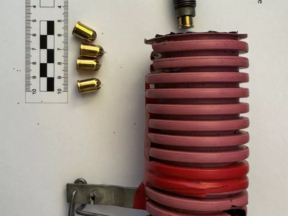 Mann schießt mit Schreckschusspistole auf Ortspolizei