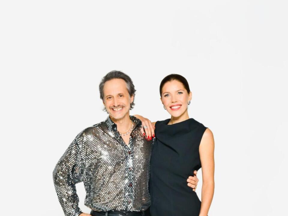 Victoria-Swarovski-und-Michael-Ostrowski-moderieren-den-ESC