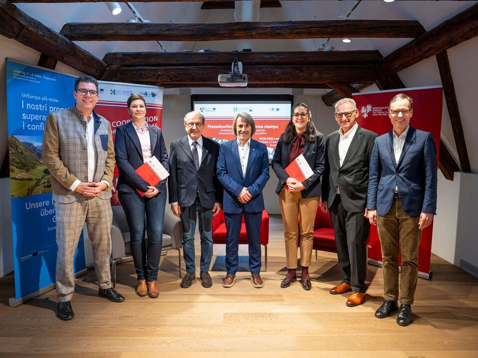 Euregio-Brosch-re-Grenzenlos-gesund-in-Bozen-vorgestellt