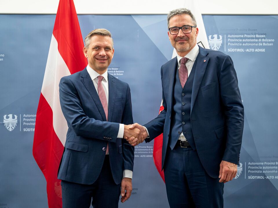 Schulterschluss-zu-Wirtschaft-und-grenz-berschreitender-Zusammenarbeit