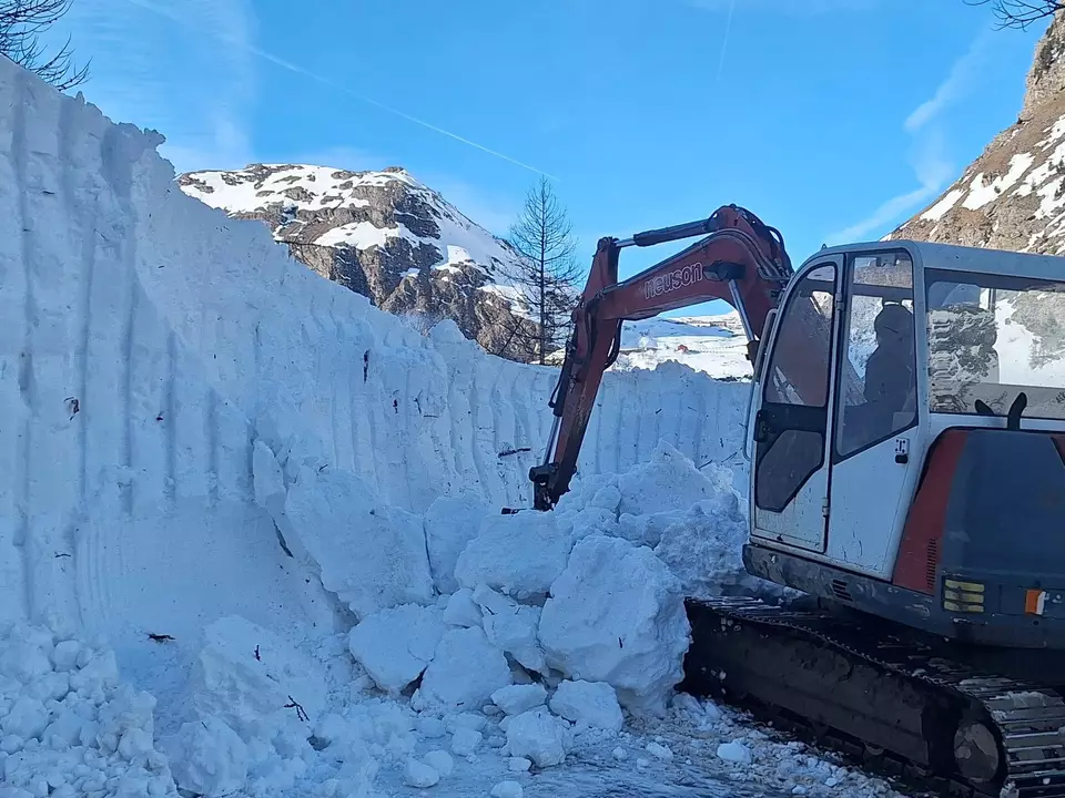 Alpenpass schneelawine