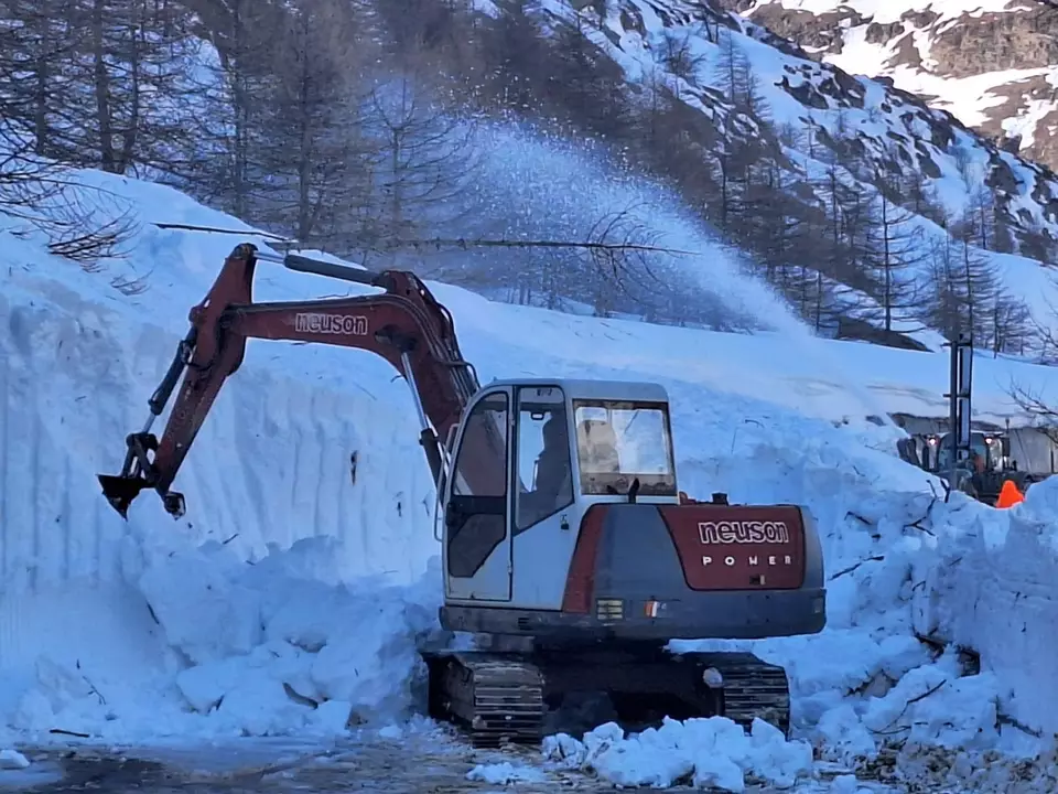 Alpenpass schneelawine