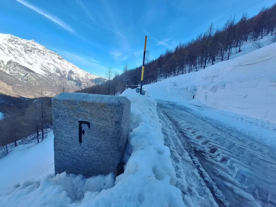 Alpenpass schneelawine
