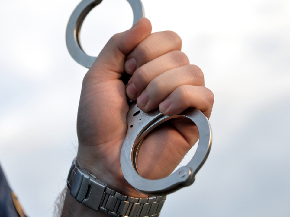 Die Polizei nahm die Pflegerin sowie ihre Tochter und Sohn fest