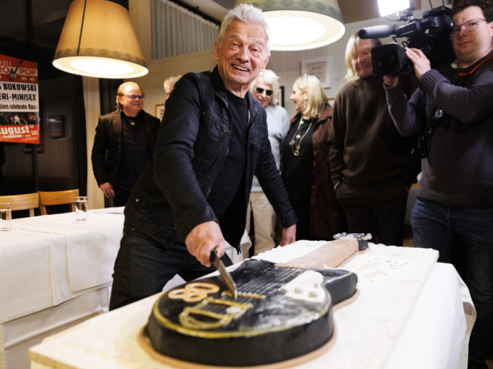 Zufriedene-Austro-Lebende-Boris-Bukowski-ist-80