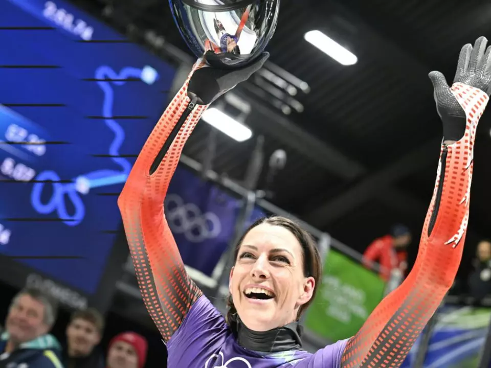 Großer-Flock-Jubel im Eiskanal von Cortina