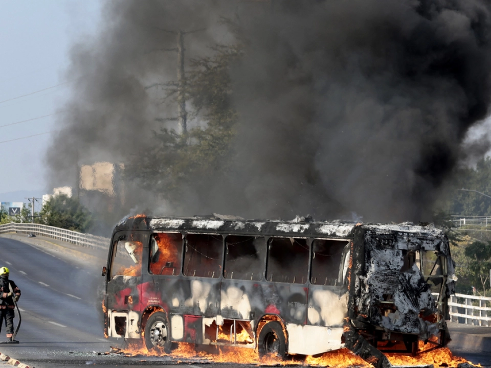 In mehreren Bundesstaaten wurden Fahrzeuge in Brand gesetzt