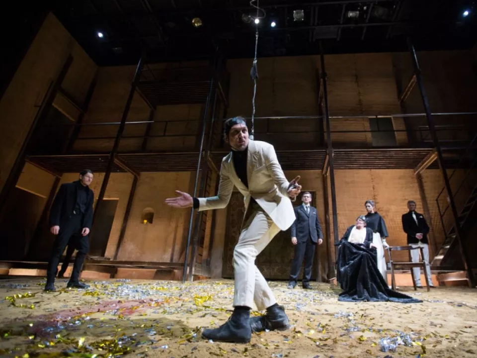 Lars Eidinger stoppte Theatervorstellung nach Degen-Unfall