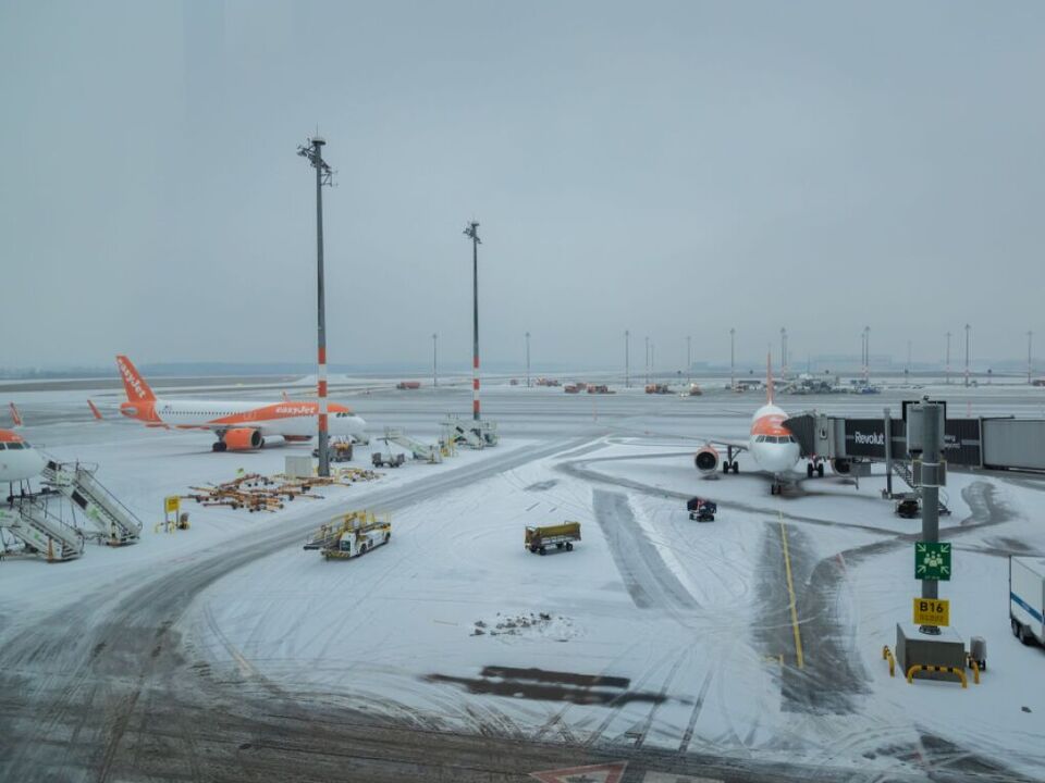 Blitzeis-Berliner-Flughafen-stellte-Betrieb-ein
