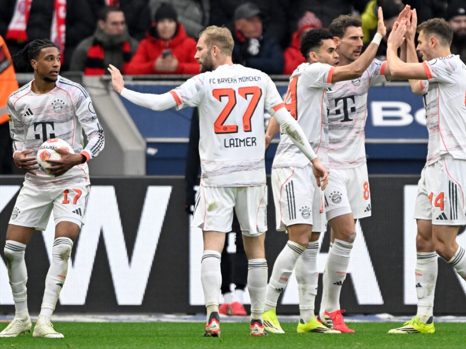 Bayern rettete zu Neunt einen Punkt in Leverkusen