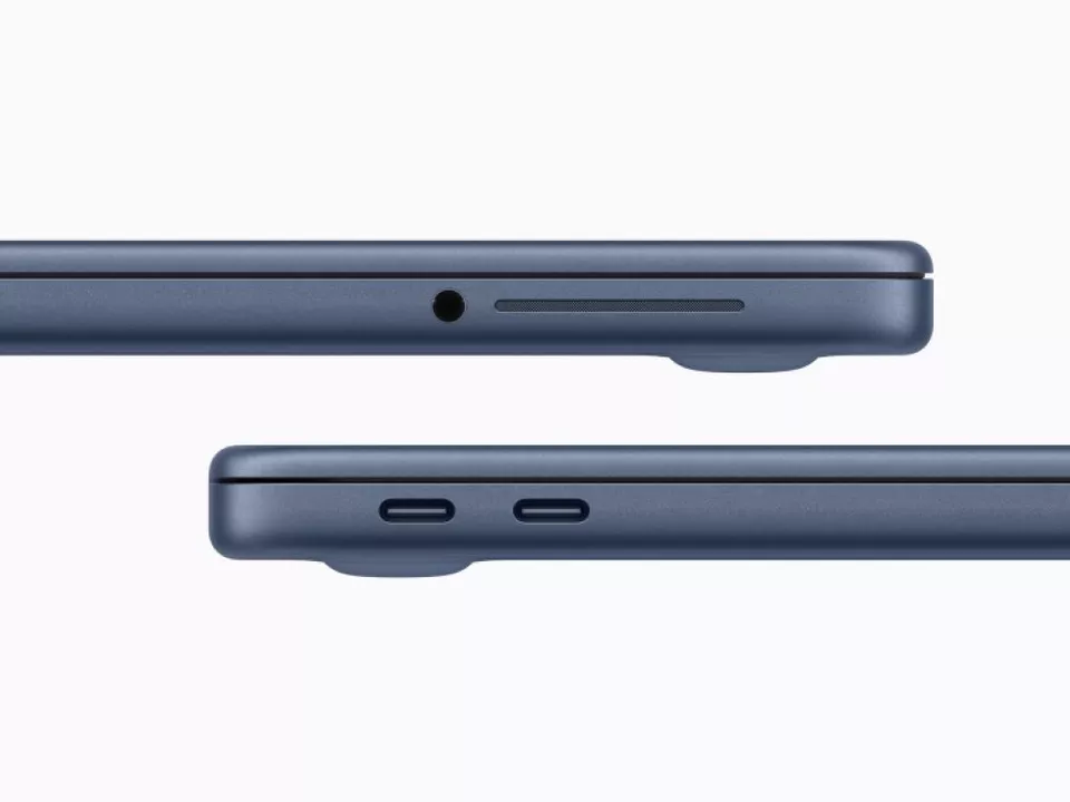 Zwei USB-C-Ports erlauben den Anschluss von Geräten und Ladekabeln