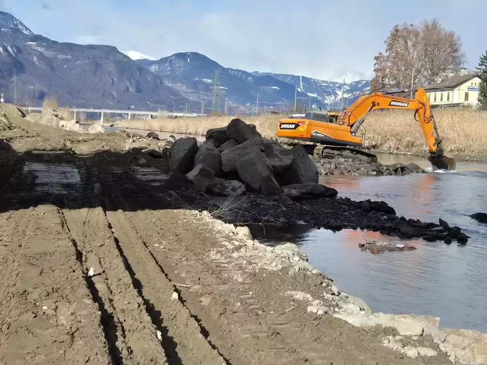 Drei Baustellen an der Etsch