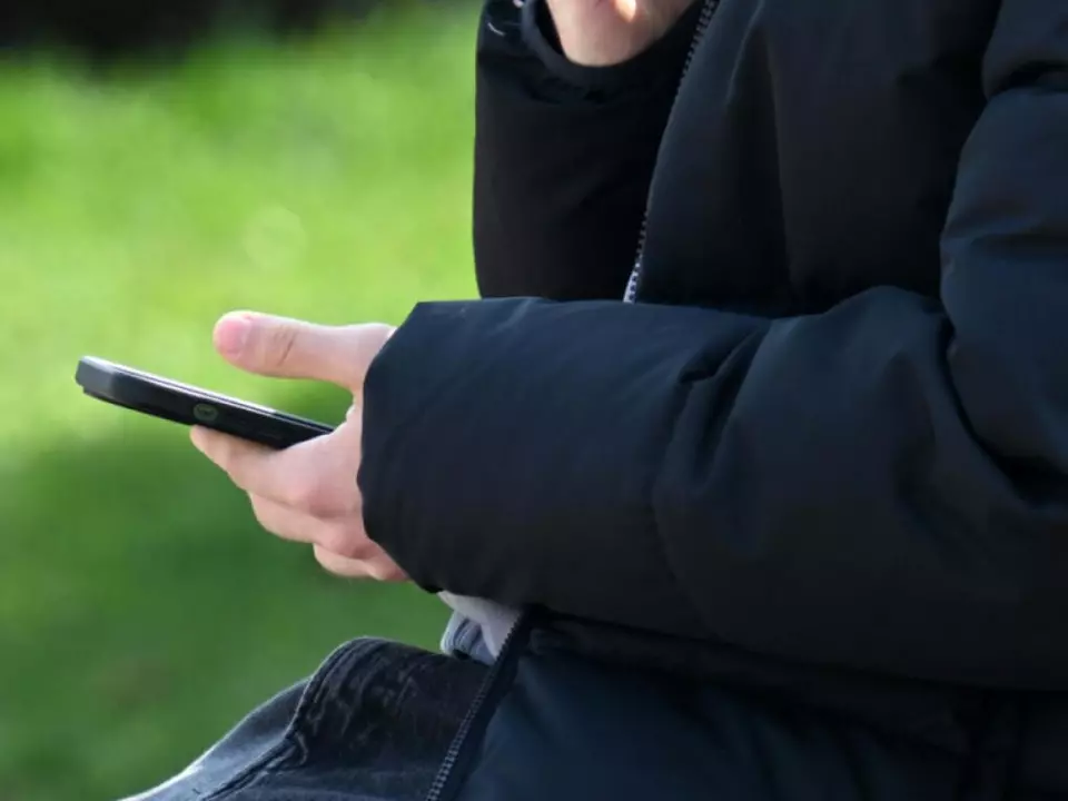 Männer und Wiener tun sich laut Umfrage besonders schwer mit dem Handy