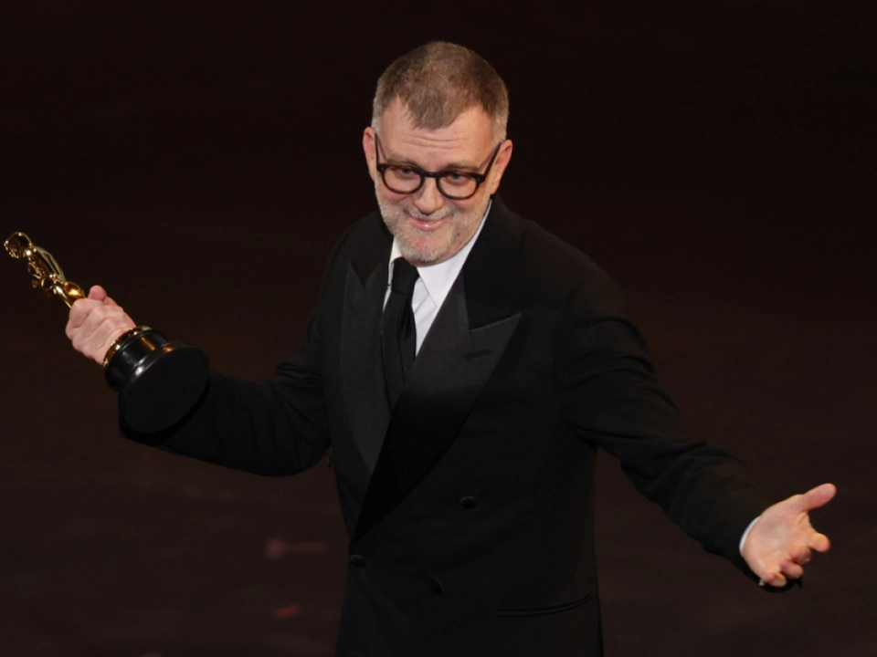 Paul Thomas Anderson und einer seiner Oscars