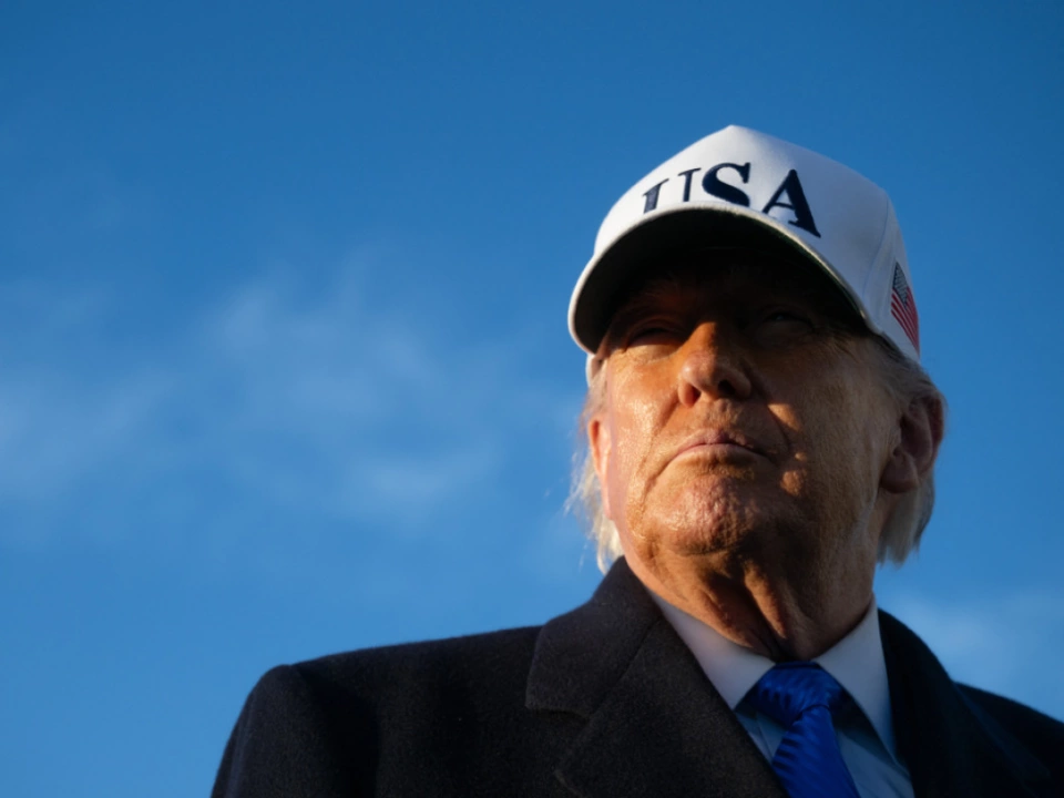 Trump präsentiert stolz die Arbeit des US-Militärs