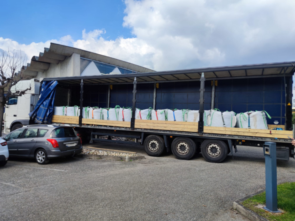 Französischer Zoll findet 1,1 Tonnen Kokain in Blumenerde