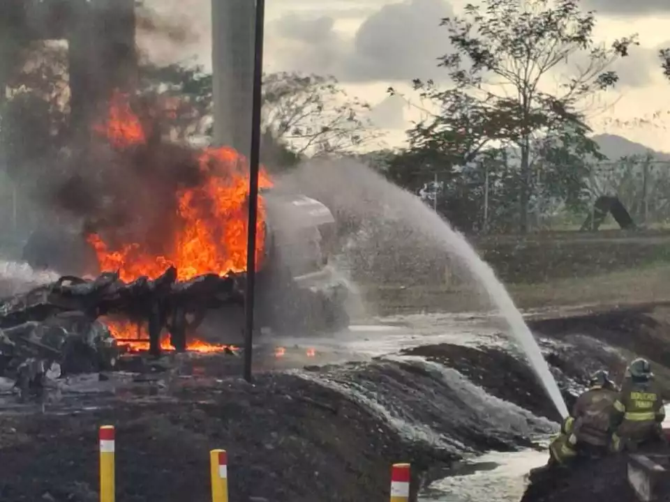 Die Feuerwehr war mit den Löscharbeiten beschäftigt