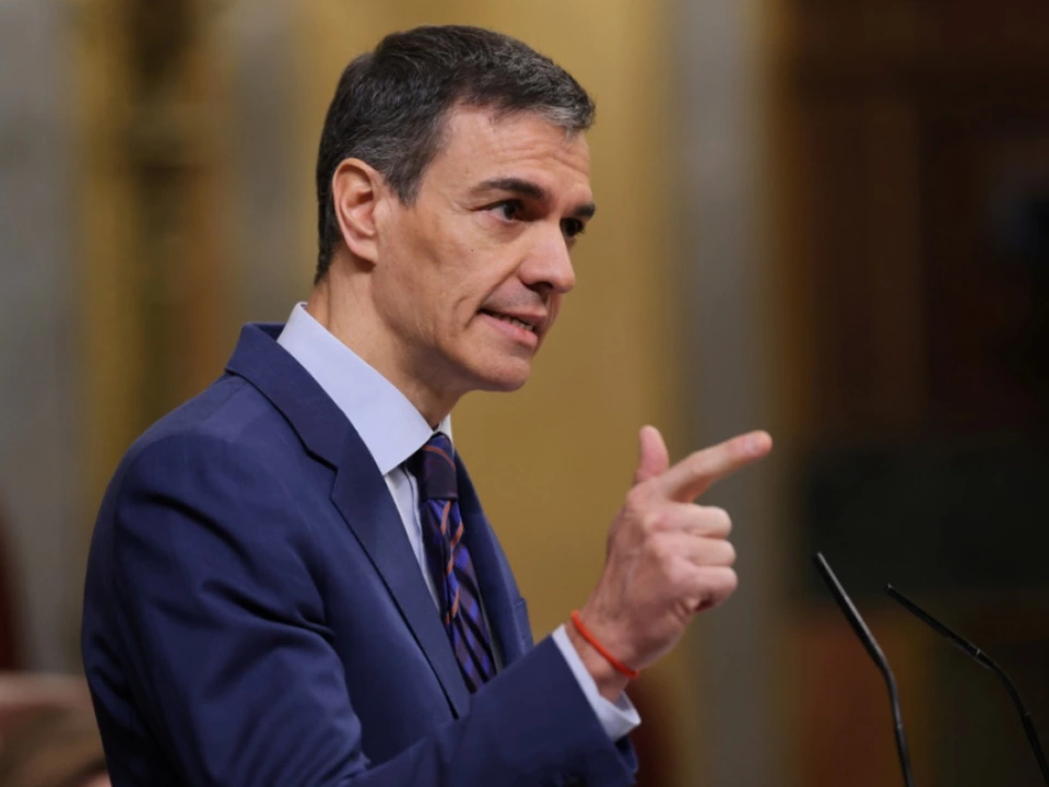 Regierungschef Pedro Sanchez spricht von \